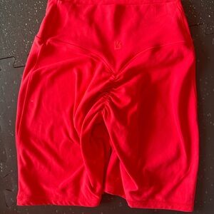 Buffbunny red lipstick aggressive scrunch Shorts - small
